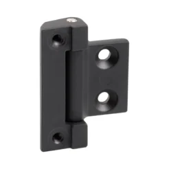 Bisagra negra de aleación con cuerpo giratorio. Ideal para puertas metálicas, paneles y gabinetes con operación suave y acabado resistente.