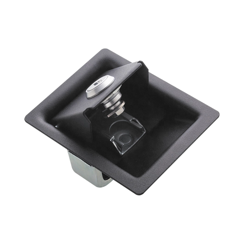 Chapa negra con llave para puerta MS738. Ideal para gabinetes y paneles industriales con cierre seguro y fácil instalación.